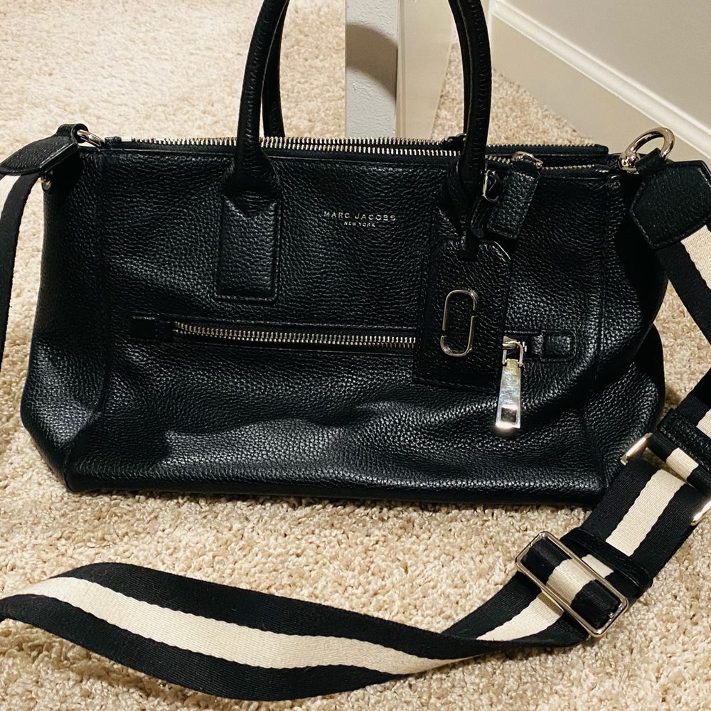 Marc Jacobs black crossbody messenger bag Authentic and like new